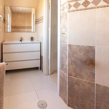 Luxury With Stunning Sea Views, 600m From The And The Port, Private Pool, Walking Distance To The Old Town And Amenities إِستيبونا