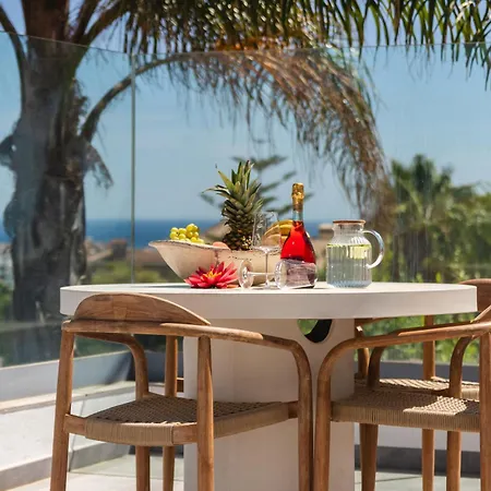 Luxury With Stunning Sea Views, 600m From The And The Port, Private Pool, Walking Distance To The Old Town And Amenities إِستيبونا